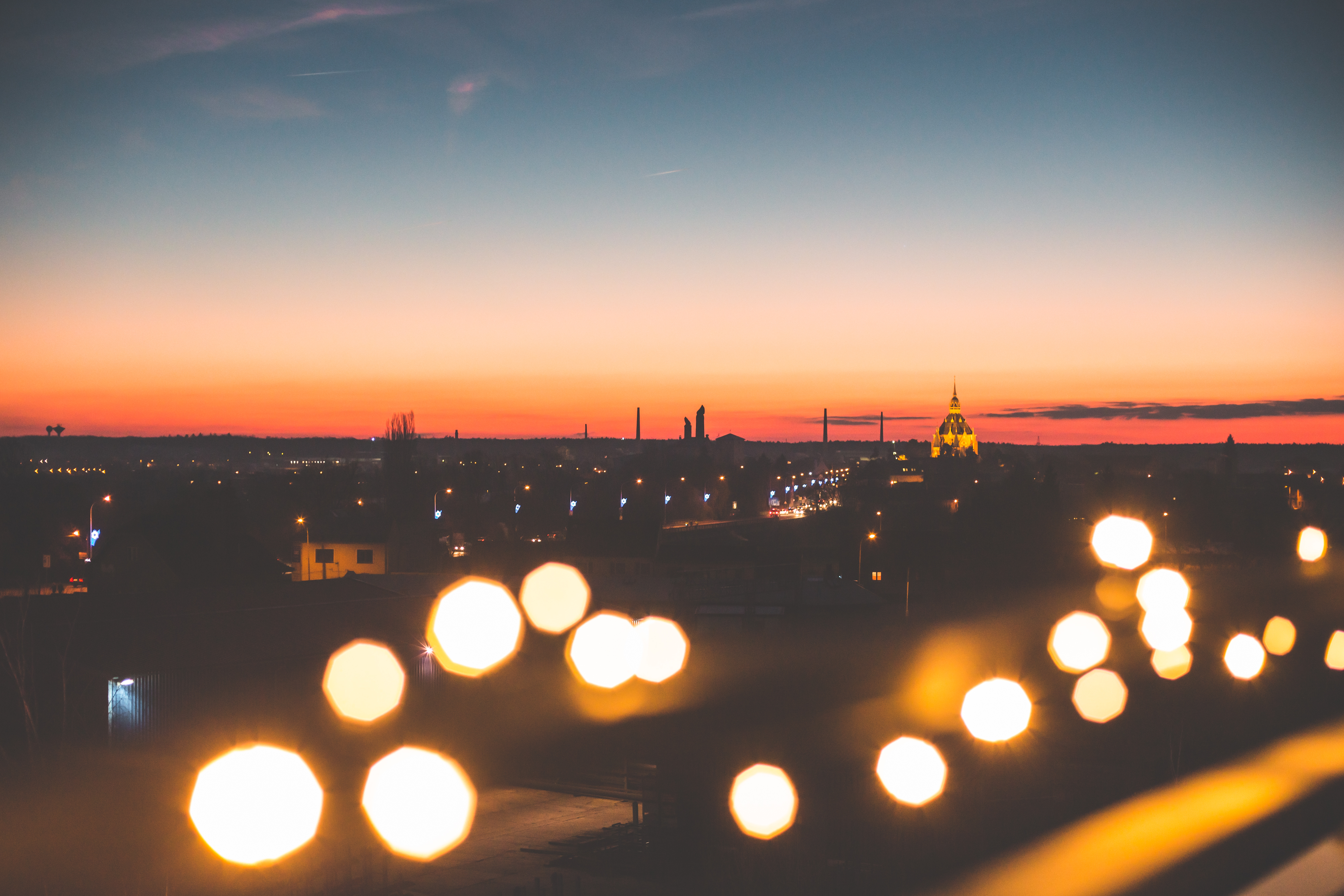 /NOVICE/sunset-cityscape-with-bokeh-lights-picjumbo-com.jpg