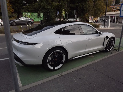 /Tesla 512.jpg